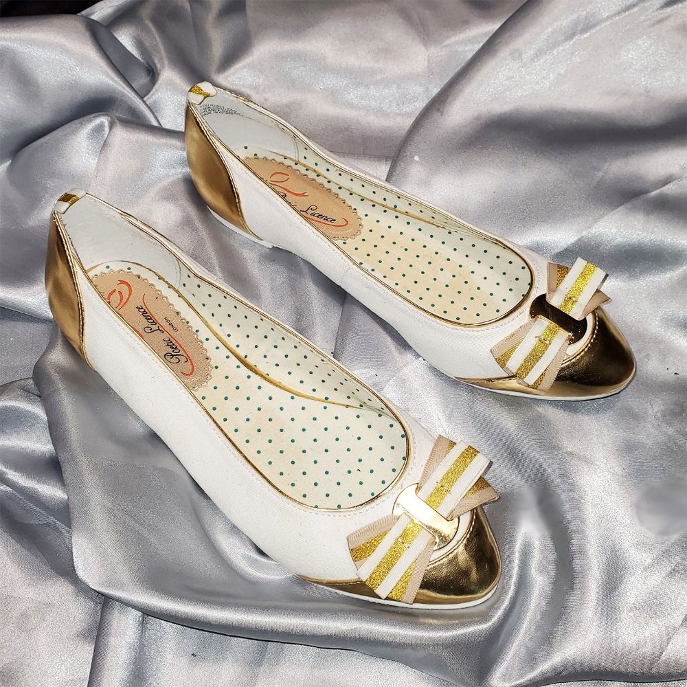 NEW POETIC LICENSE white gold flat bows YOU REBEL SZ 6.5 37